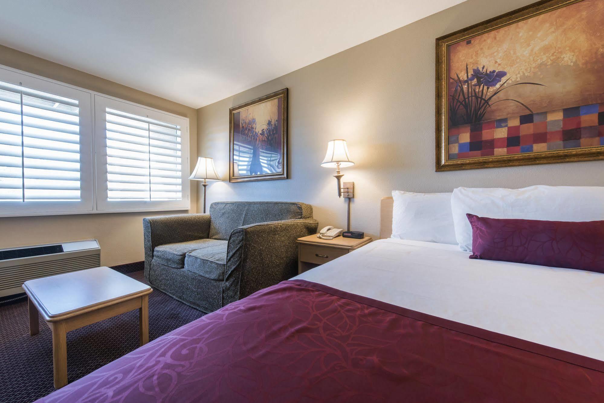 Grand Vista Hotel Simi Valley Bagian luar foto