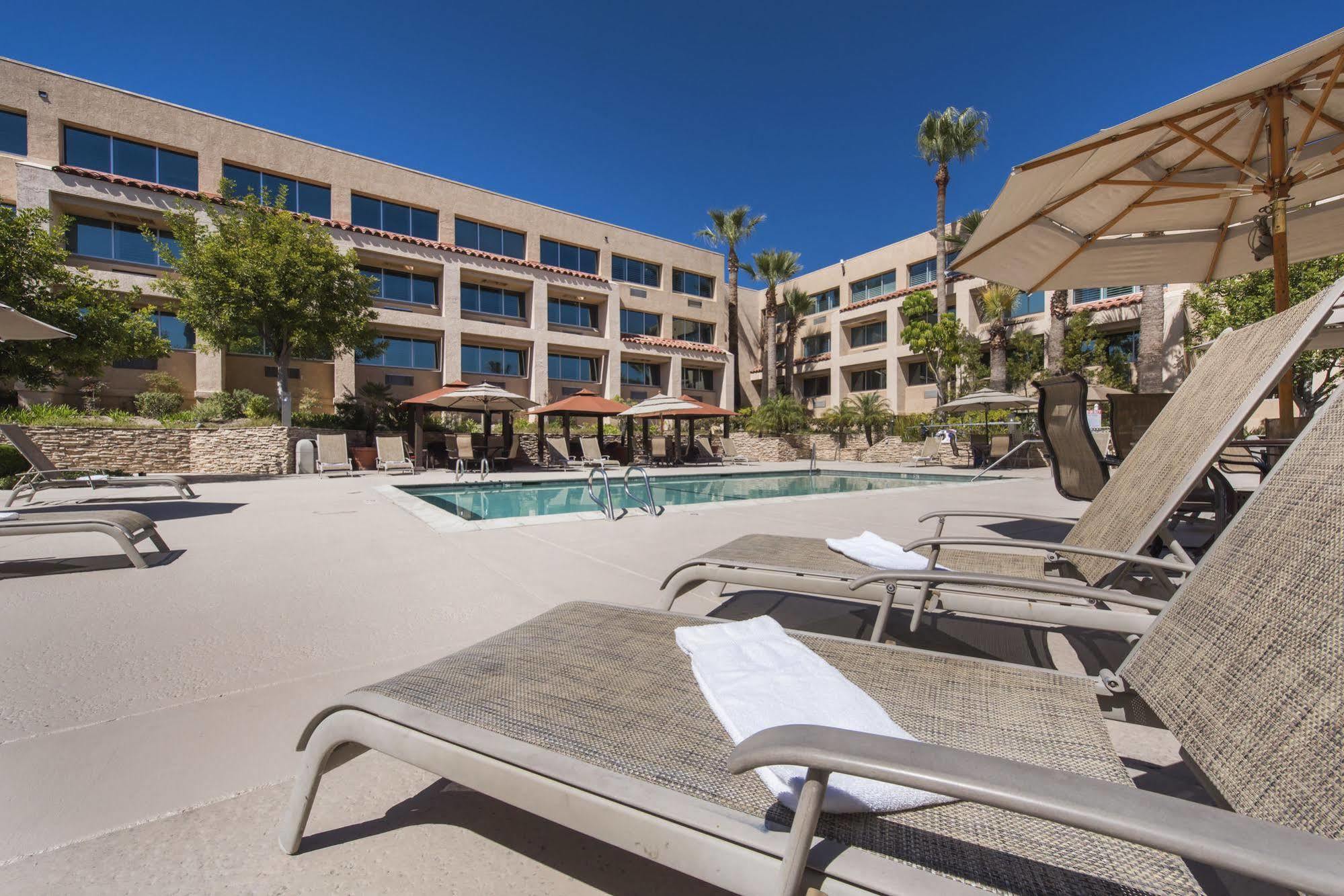 Grand Vista Hotel Simi Valley Bagian luar foto