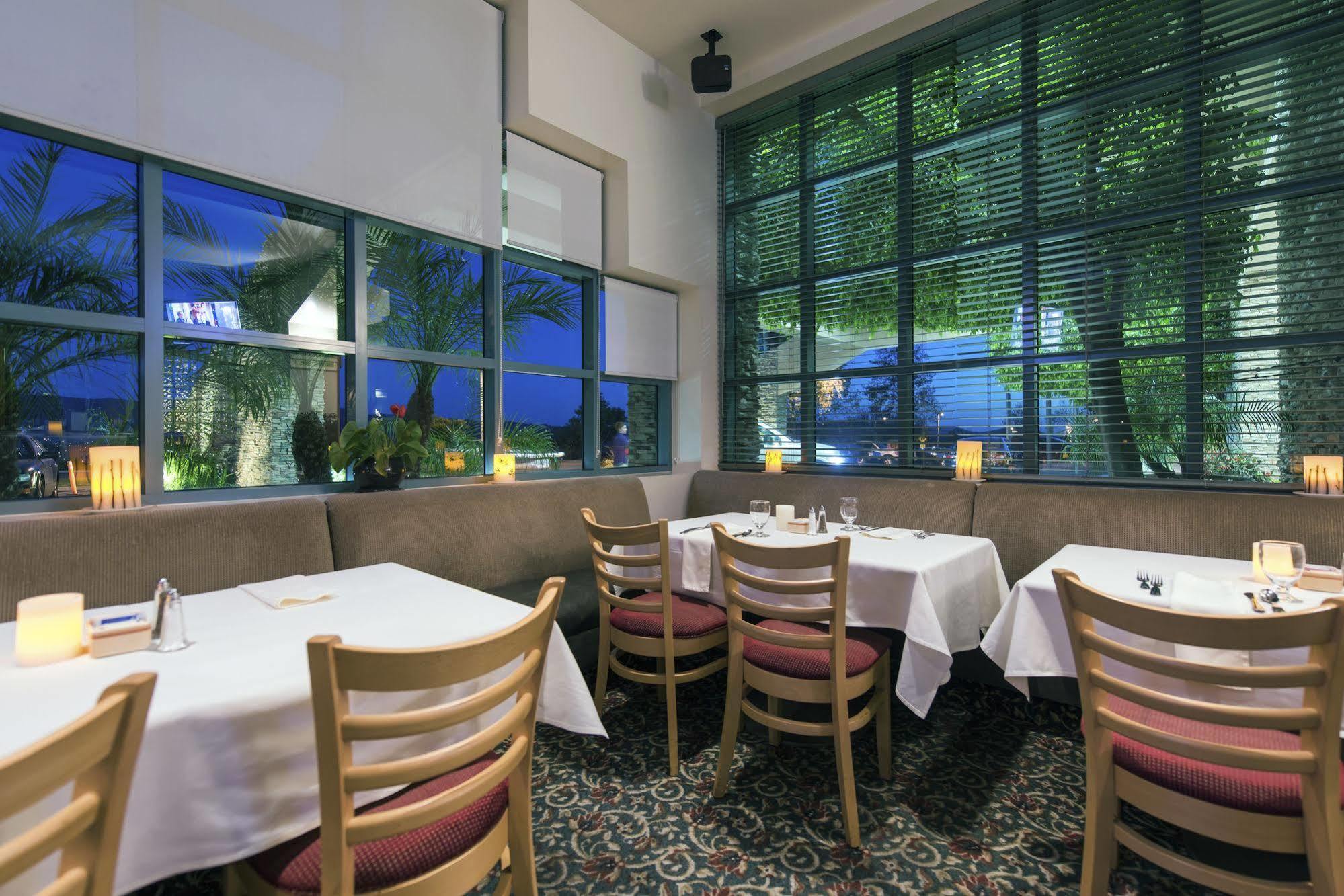 Grand Vista Hotel Simi Valley Bagian luar foto